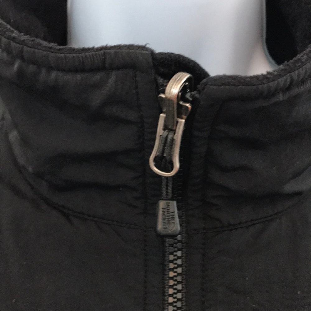 Black north face jacket PRICE NEGOTIABLE!!🥰 - Picture 5 of 8
